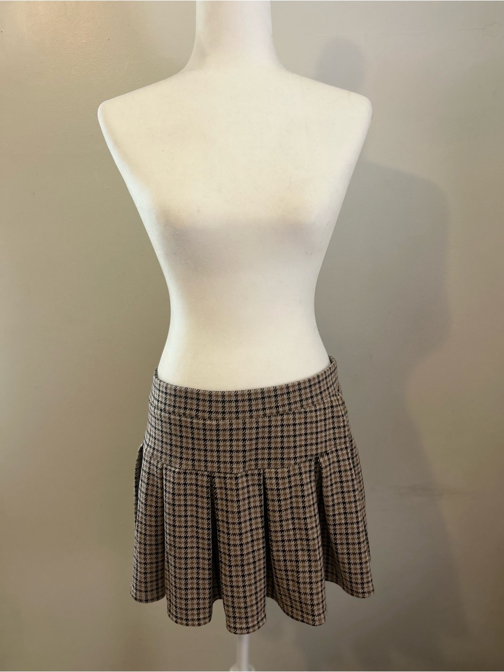 American Eagle Plaid Skirt - Picture 5 of 6
